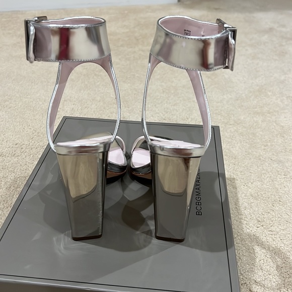 BCBG heeled sandals. Size 7 - Picture 10 of 13